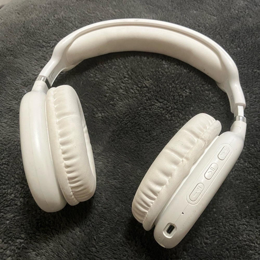 SoundPlay Foldable Wireless Bluetooth Headphones-Used